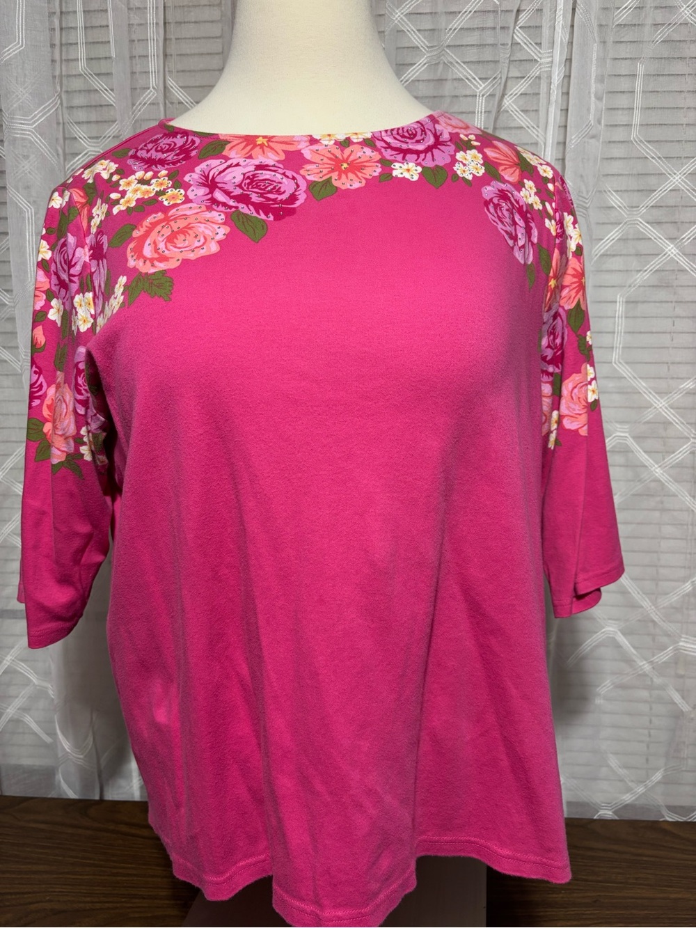Quacker Factory 3X Floral Shoulder Detail Top Hot Pink 4/4L sleeve 28 p2p 28L
